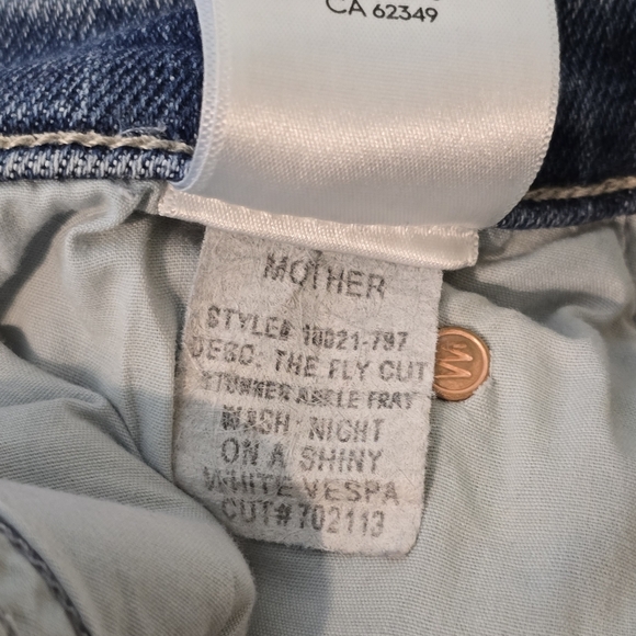 Mother 25×28 The Fly Cut Stunner Ankle Fray In Night On A Shiny White Vespa 25 - Picture 8 of 14